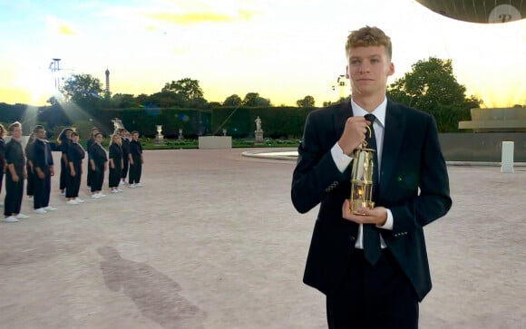 Léon Marchand pendant la cérémonie de clôture des Jeux Olympiques de Paris (JO) 2024 au Stade de France, à Saint-Denis banlieue de Paris, France, le 11 août 2024. © Capture TV France 2 via Bestimage