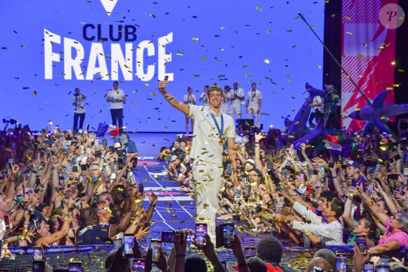 Léon Marchand - L'équipe de France de natation acclamée au club France lors des Jeux Olympiques de Paris2024 (JO) le 5 aout 2024.