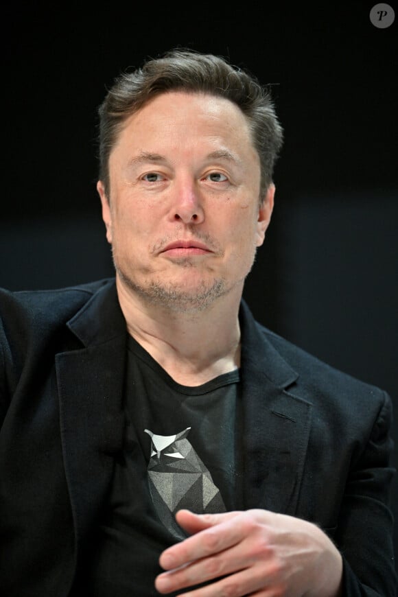 Il y a également le patron de Tesla et X, Elon Musk
 
(info : la boxeuse Imane Khelif dépose plainte pour cyberharcèlement, Elon Musk et J.K. Rowling cités) - Elon Musk participe à la 71ème édition du Cannes Lions au Palais des Festivals à Cannes, le 19 juin 2024. © Bruno Bebert / Bestimage