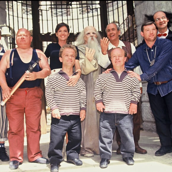 Dans une édition spéciale
Info du 07/08/2024 - Décès de l'animateur Patrice Laffont à l'âge de 84 ans dans sa maison du Vaucluse - Archives - Sendrine Dominguez, le Père Fouras, Patrice Laffont, Yves Marchesseau et les animateurs de l'émission "Fort Boyard".