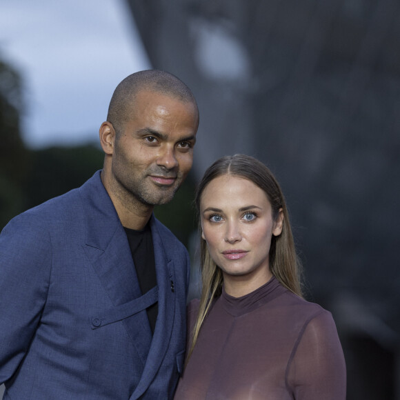 Tony Parker avec sa compagne Agathe Teyssier - Photocall du dîner "Prelude pour les JO" à la Fondation Vuitton à Paris, France, le 25 juillet 2024. © Olivier Borde/Bestimage