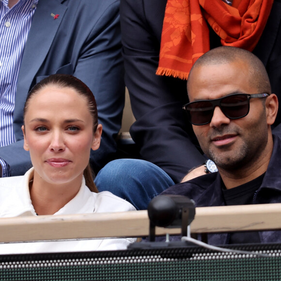 Tony Parker et sa compagne Agathe Teyssier dans les tribunes des Internationaux de France de tennis de Roland Garros 2024 à Paris, France, le 2 juin 2024. © Jacovides-Moreau/Bestimage