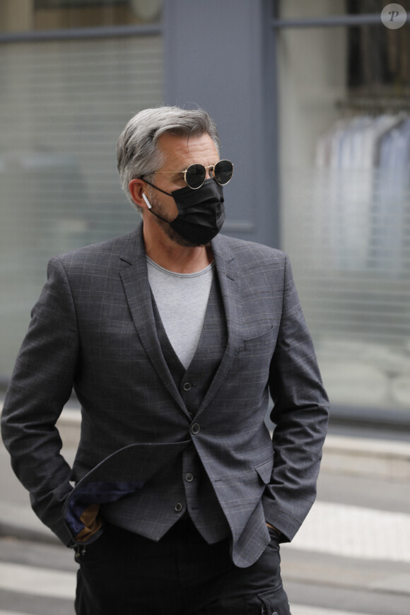 Semi-exclusif - Olivier Minne arrive aux obsèques de la journaliste Jacqueline Caurat (officier de l'ordre national du Mérite) en l'église Notre-Dame de l'Assomption de Passy à Paris, France, le 2 juin 2021. 