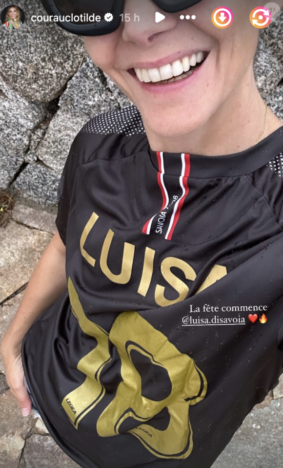 On peut découvrir que la famille s'est habillée avec un maillot de football au nom de Luisa avec le chiffre 18 (référence à son âge).
Clotilde Courau et Emmanuel Philibert de Savoie, Instagram