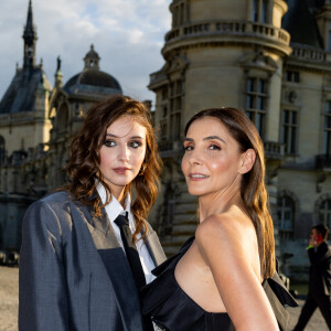 Clotilde Courau et sa fille Vittoria de Savoie - Front row du défilé de mode automne-hiver 2024 Haute-Couture "Valentino" au château de Chantilly, lors de la fashion week de Paris. Le 5 juillet 2023 © Olivier Borde / Bestimage 