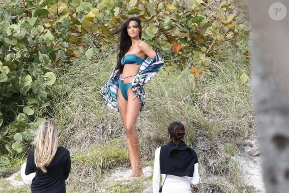 Miami Beach, FL - EXCLUSIF - La beauté brésilienne Lais Ribeiro est captivante dans une variété de bikinis lors d'une séance photo glamour sur les rives ensoleillées de Miami Beach. Sur la photo : Lais Ribeiro