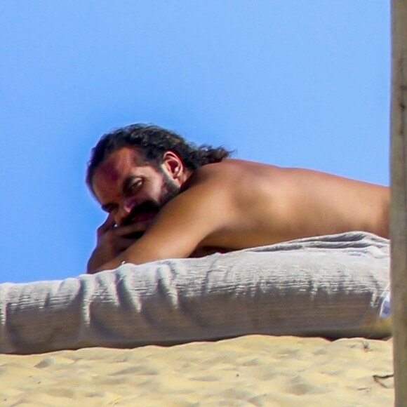 Bahia, BRESIL - EXCLUSIF - L'ancien joueur des Chicago Bulls Joakim Noah et le mannequin brésilien Laís Ribeiro ont été vus en train de prendre le soleil à Trancoso, Bahia, profitant des plages pittoresques du Brésil. Sur la photo : Joakim Noah, Laís Ribeiro