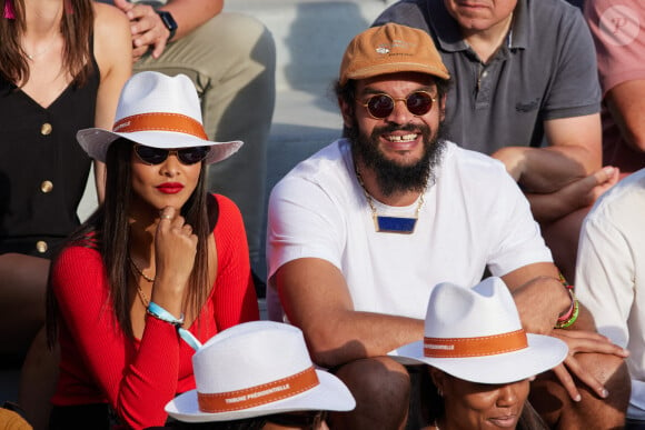 Joakim Noah et sa femme Lais Ribeiro - Personnalités dans les tribunes lors des internationaux de tennis de Roland Garros le 29 mai 2023. © Moreau / Jacovides / Bestimage