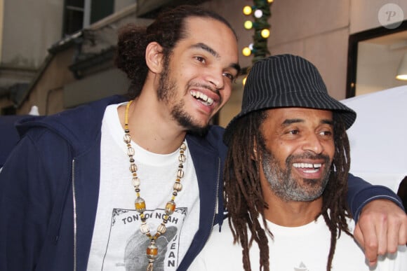 Le fils de Yannick Noah, Joakim, va accueillir un bébé à l'automne.
Info - Joakim Noah prend sa retraite à 36 ans - Info - Yannick Noah fêtera ses 60 ans le 18 mai - Info - Yannick Noah fêtera ses 60 ans le 18 mai - Archives - Yannick Noah et son fils Joakim Noah à Paris