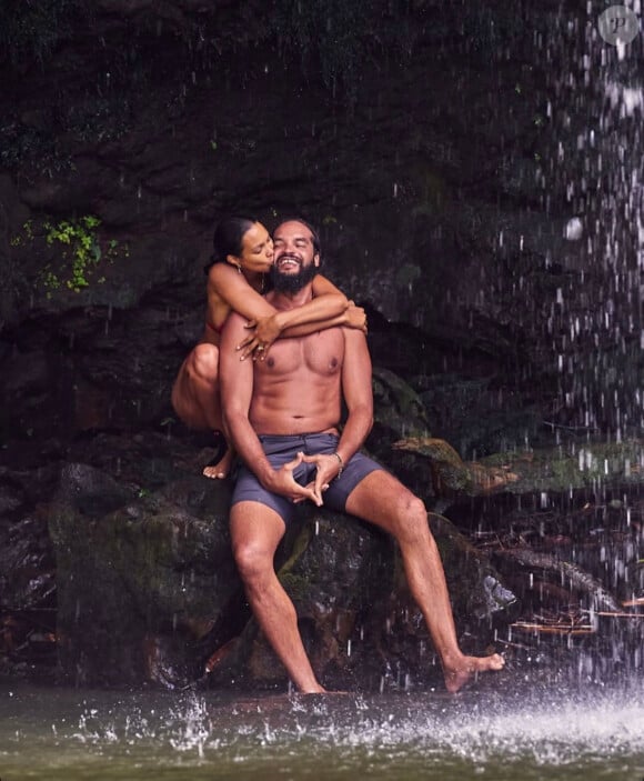 Le couple se montre comblé et très amoureux sur ses photos tropicales.
La top model brésilienne Lais Ribeiro annonce sa grossesse, le 17 août 2024. Crédit : Instagram