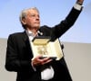 Malgré son immense carrière, Alain Delon ne voulait pas d'hommage national
Alain Delon (avec un badge Paris Match d'une ancienne couverture du magazine titrant "Alain Delon, mes deux amours, Rosalie et Anouchka) - Remise de la Palme d'Honneur à Alain Delon lors du 72ème Festival International du Film de Cannes. On may 19th 2019 © Jacovides-Moreau / Bestimage 