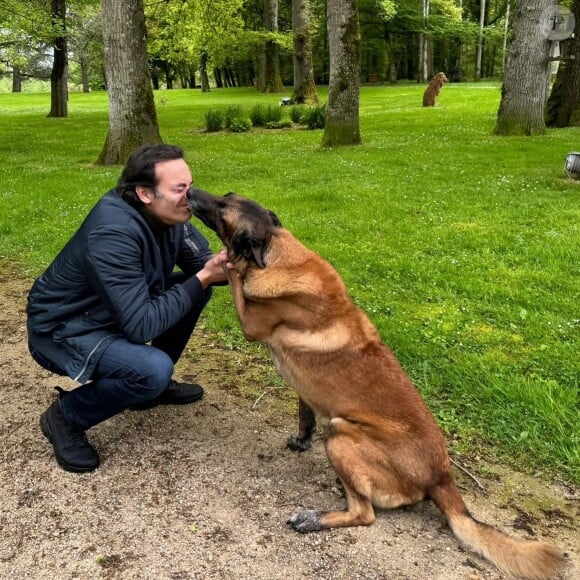 Photo de Loubo, le chien d'Alain Delon, avec Anthony Delon.