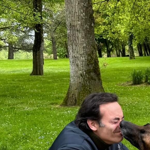 Photo de Loubo, le chien d'Alain Delon, avec Anthony Delon.