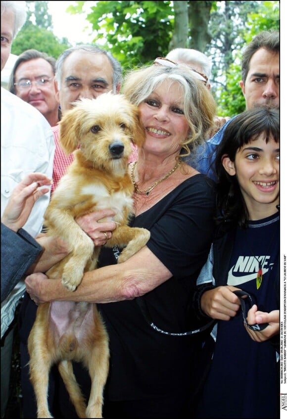 Brigitte Bardot, marraine du premier village d'adoption d'animaux à Saint-Laurent du Var.