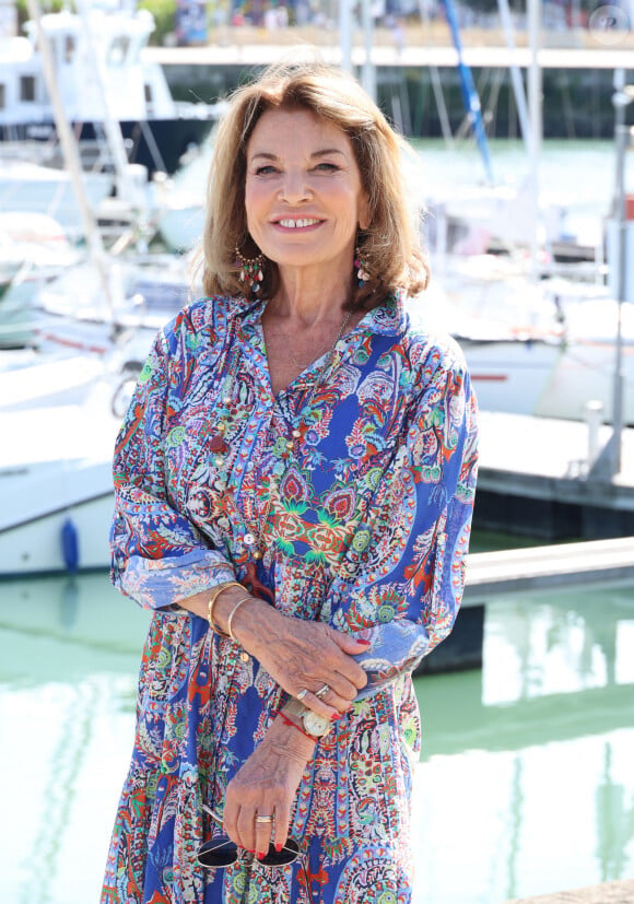 Ancienne partenaire de jeu d'Alain Delon, Nicole Calfan a évoqué sa première rencontre avec l'ancienne compagne de l'acteur à Douchy
Nicole Calfan lors du photocall de la série "Tout cela je te le donnerai"de la 25ème édition du Festival de la fiction de la Rochelle, France, le 15 septembre 2023. © Denis Guignebourg/BestImage