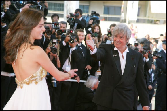 Ils vont désormais s'occuper d'organiser ses obsèques
Alain Delon et sa fille Anouchka Delon au Festival de Cannes.