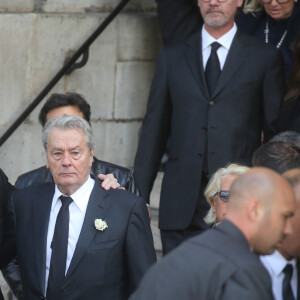 Pascal Desprez, Alain Delon - Sorties des obsèques de Mireille Darc en l'église Saint-Sulpice à Paris. Le 1er septembre 2017 