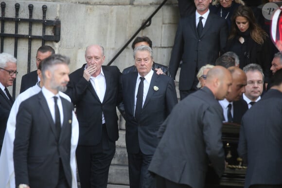 Pascal Desprez, Alain Delon - Sorties des obsèques de Mireille Darc en l'église Saint-Sulpice à Paris. Le 1er septembre 2017 