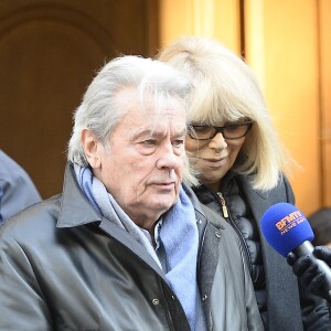 Mais l'acteur a brisé le coeur de sa moitié quand il l'a quittée pour une autre
Alain Delon et Mireille Darc - Hommage a Georges Lautner en l'eglise Saint-Roch a Paris. Le 5 decembre 2013