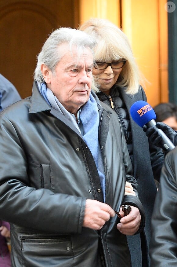 Mais l'acteur a brisé le coeur de sa moitié quand il l'a quittée pour une autre
Alain Delon et Mireille Darc - Hommage a Georges Lautner en l'eglise Saint-Roch a Paris. Le 5 decembre 2013