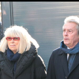 Après sa rupture avec Mireille Darc, Alain Delon lui a brisé le coeur une deuxième fois
Mireille Darc et Alain Delon - Obsèques d'Annie Girardot en l'église Saint-Roch à Paris le 4 mars 2011.