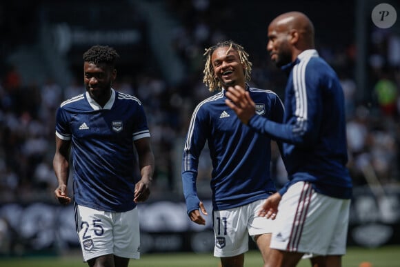 Echauffement de l'equipe des Girondins de Bordeaux - Enock Kwateng (Girondins de Bordeaux), Sekou Mara (Girondins de Bordeaux) et Jimmy Briand (Girondins de Bordeaux) - Match de football Ligue 1 Uber Eats Angers Vs Bordeaux à Angers le 8 mai 2022 © Aurelien Morissard / Panoramic / Bestimage