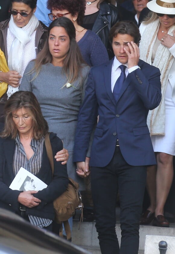 Anouchka Delon et son compagnon Julien Dereims - Sorties des obsèques de Mireille Darc en l'église Saint-Sulpice à Paris. Le 1er septembre 2017 