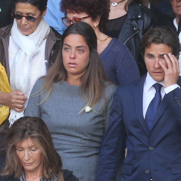 Anouchka Delon et son compagnon Julien Dereims - Sorties des obsèques de Mireille Darc en l'église Saint-Sulpice à Paris. Le 1er septembre 2017 