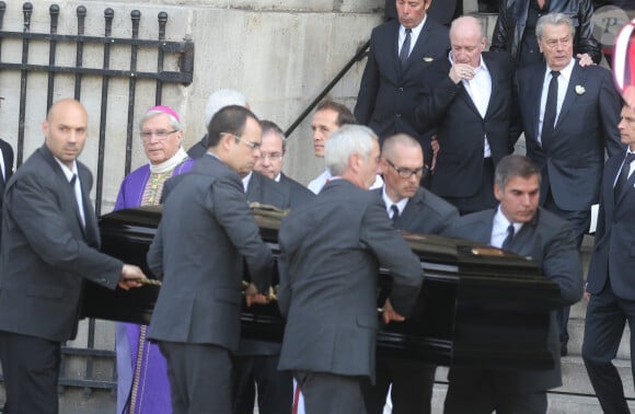 Monseigneur Di Falco, Pascal Desprez, Alain Delon - Sorties des obsèques de Mireille Darc en l'église Saint-Sulpice à Paris. Le 1er septembre 2017 