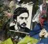 Alain Delon est mort à l'âge de 88 ans
Fleurs et messages déposés par les fans devant la propriété d'Alain Delon à quelques heures des obsèques de l'acteur qui auront lieu dans la chapelle à l'intérieur de sa propriété à Douchy-Montcorbon le 24 août 2024. 