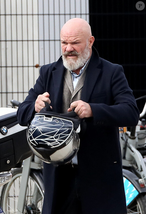 Exclusif - Le chef Philippe Etchebest se rend au salon professionnel des métiers de la bouche "Exphotel" à Bordeaux, France, le 21 novembre 2023, afin de rencontrer et se s'entretenir avec de jeunes chefs et talents des métiers de cuisine. © Patrick Bernard/Bestimage