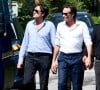 Anthony Delon et son demi-frère Alain-Fabien découvrent les hommages devant les grilles de la propriété de Douchy, quelques heures avant les obsèques de leur père, A.Delon, le 24 août 2024.