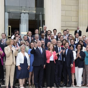 Les députés socialistes français nouvellement élus (de gauche à droite) Claudia Rouaux, Océane Godard, Valérie Rossi, François Hollande, Fatiha Keloua Hachi, premier secrétaire du Parti socialiste français de gauche (PS) Olivier Faure, Boris Vallaud et Ayda Hadizadeh lors de la journée d'accueil des députés de la de la 17ème législature à l'Assemblée Nationale de Paris, France, le 9 juillet 2024. © Michael Baucher/Panoramic/Bestimage