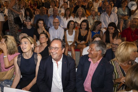 Exclusif - Julie Gayet et son mari François Hollande, Jean-Pierre Jouyet et sa femme - Personnalités au spectacle "Simone Veil, Les combats d'une effrontée" lors du 40ème Festival de Ramatuelle. © Cyril Bruneau / Festival de Ramatuelle / Bestimage