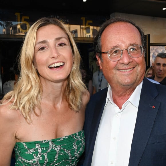 François Hollande et Julie Gayet filent le parfait amour depuis plusieurs années déjà
Julie Gayet et son mari François Hollande lors du 15ème festival du film francophone de Angoulême (jour 4) au cinéma CGR à Angoulême, France. © Coadic Guirec/Bestimage 