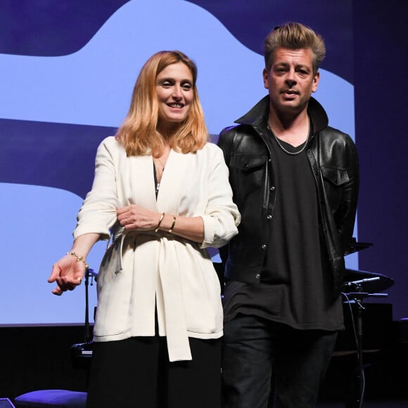 Qui est un très bon ami du couple, notamment de l'actrice
Julie Gayet et Benjamin Biolay - Conversation autour de la Musique et de l'Image - Festival du film Francophone d'Angoulême 2020 le 31 Août 2020. © Guirec Coadic / Bestimage 