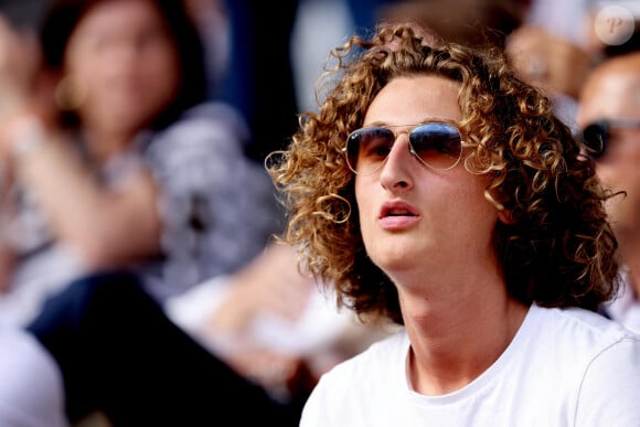 Lundi 26 août, le benjamin du tennisman a dévoilé un cliché sans équivoque
Joalukas Noah dans les tribunes lors des internationaux de France de Tennis de Roland Garros, le 2 juin 2022