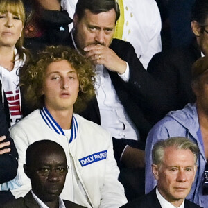 Yannick Noah et son fils Joalukas  en tribunes du match de football en ligue 1 Uber Eats au Parc des Princes à Paris le 19 septembre 2021