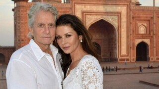 MAISON DE STARS Catherine Zeta-Jones et Michael Douglas vendent leur manoir de 1000m2 : l'intérieur très clair est somptueux