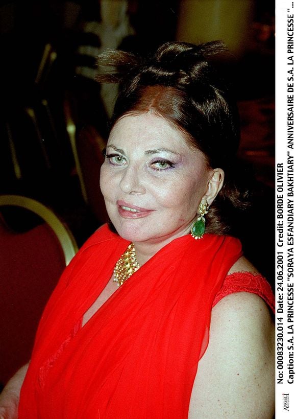 A savoir Soraya Esfandiari
Info - L'héritage de la princesse Soraya légué à trois associations françaises - S.A. La princesse Soraya Esfandiari au Royal Monceau.