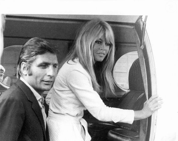 Un homme qui, avant de rencontrer l'actrice, était amoureux d'une reine.
Brigitte Bardot et Gunter Sachs le 14 juillet 1966, à Munich.