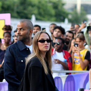 Tony Parker et sa compagne Agathe Teyssier - Arrivées à la finale de basketball "France vs USA" à l'Arena Bercy à Paris, lors des Jeux Olympiques Paris 2024. Le 10 août 2024 © Perusseau-Jacovides / Bestimage