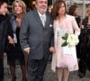 Le couple s'est marié en 2005 mais à cette occasion...Les jeunes mariés Dominique Farrugia et Isabelle posent pour les photographes après leur mariage qui s'est déroulé à la mairie du 16e arrondissement de Paris, France, le samedi 22 janvier 2005. Photo par Mousse/ABACA.