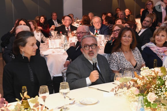 Exclusif - Béatrice Caracciolo de Rothschild, Dominique Farrugia et sa femme Isabelle - Gala annuel du "Casip-Cojasor" à l'Hôtel Salomon de Rothschild à Paris, le 12 novembre 2019. L'association a pour but de répondre aux besoins sociaux des personnes en difficulté. C’est une maison où se côtoient des équipes de grands professionnels et bénévoles, partageant le même objectif : la prise en compte de l’individualité de la personne aidée, la spécificité de sa demande et une réponse adaptée à ses besoins, quel que soit son profil, son âge, son cadre familial ou son origine. Empreinte d’une tradition alliant l’action à la réflexion, le Casip-Cojasor a en effet construit depuis deux cents ans les lieux d’accueil et d’hébergement nécessaires à l’écoute et à la protection des plus démunis, à leur épanouissement dans un cadre de vie en harmonie avec leurs convictions et leurs traditions. Le Casip-Cojasor fonde sa philosophie et son action sur les enseignements de la tradition juive et les valeurs de la République qui reconnaissent à chacun sa liberté de pensée et d’expression. © Erez Lichtfeld/Bestimage  No web No blog pour Belgique/Suisse 