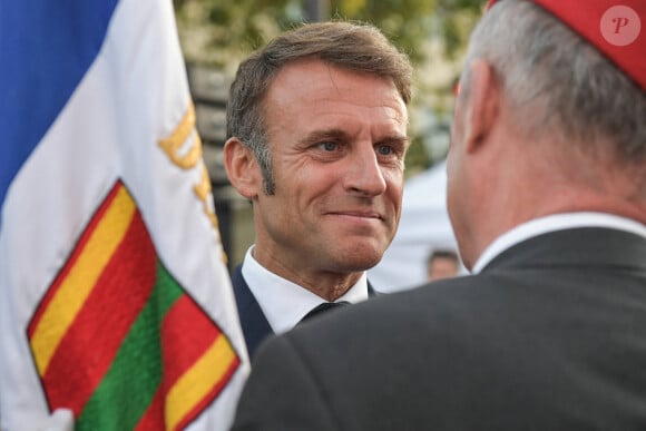 "Vous n'avez pas écouté jusqu'au bout, le numéro n'est pas attribué ou pas accessible donc le Président n'est pas accessible", a pourtant bien tenté de se défendre Benjamin Castaldi
Le président Emmanuel Macron - Le président E.Macron lors de la cérémonie de commémoration du 80ème anniversaire de la libération de Paris Place Denfert-Rochereau le 25 août 2024 © Isa Harsin / Pool / Bestimage