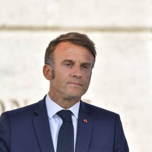 Le président Emmanuel Macron - Le président E.Macron lors de la cérémonie de commémoration du 80ème anniversaire de la libération de Paris Place Denfert-Rochereau le 25 août 2024 © Isa Harsin / Pool / Bestimage