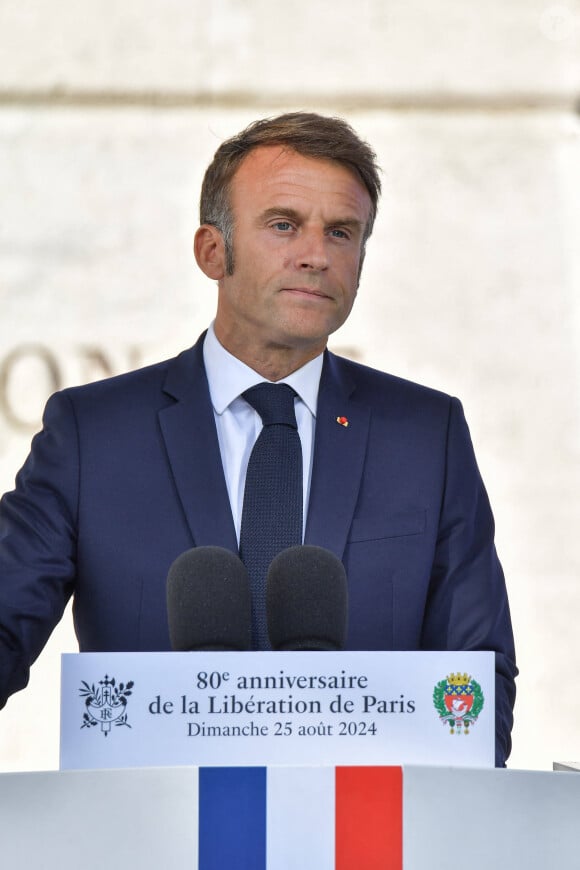 Le président Emmanuel Macron - Le président E.Macron lors de la cérémonie de commémoration du 80ème anniversaire de la libération de Paris Place Denfert-Rochereau le 25 août 2024 © Isa Harsin / Pool / Bestimage