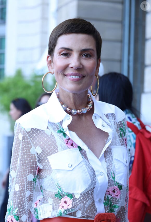 Un ancien employé des "Reines du shopping" attaque Hervé Hubert, la boîte de production.
Cristina Cordula - Arrivées au défilé de mode Femmes Haute-Couture automne-hiver 2024/2025 "Giambattista Valli" lors de la fashion week de Paris © Denis Guignebourg / Bestimage