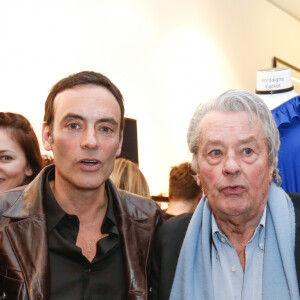 Exclusif - Alain Delon avec ses petites filles Loup et Liv et son fils Anthony Delon - Lancement de la marque de vêtements de cuir "Anthony Delon 1985" chez Montaigne Market à Paris. Le 7 mars 2017 © Philippe Doignon / Bestimage 