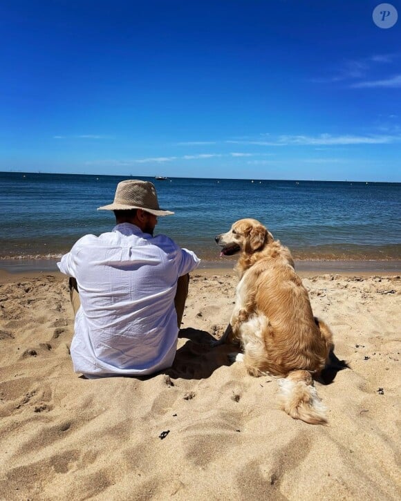 Seul avec son chien Mambo, il avait laissé la garde de son chat à un ami de Nanterre. 
Rayane Bensetti n'hésite pas à poster ses animaux sur son compte Instagram.